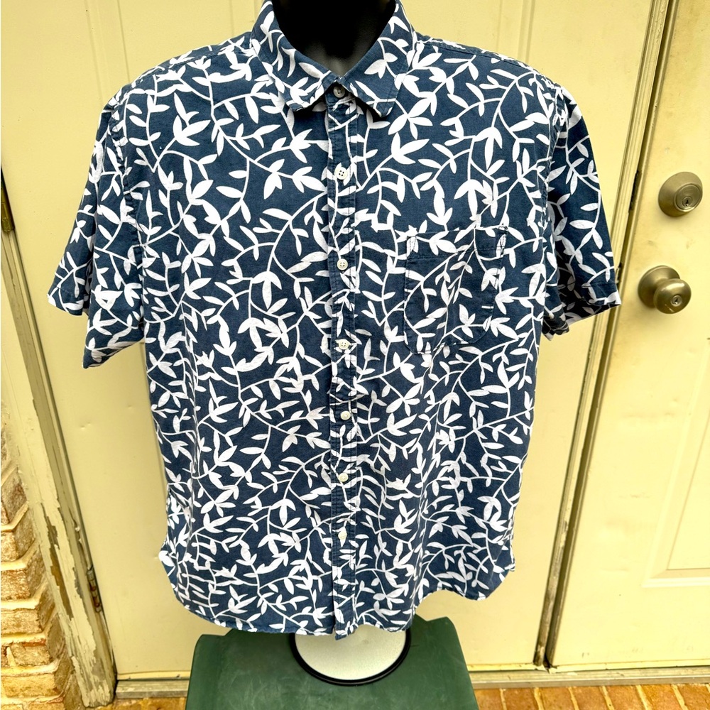 Amazon Essentials, Button-Down, Short Sleeve, Shi… - image 1